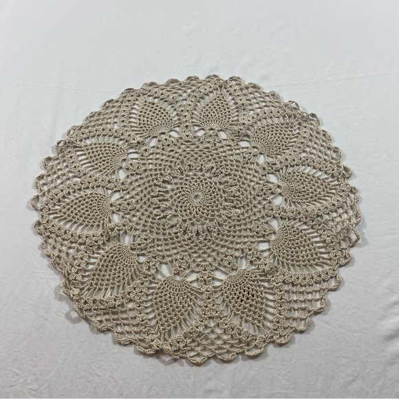 Doily Handmade Boho vintage Crochet Doily Table Cloth Round scalloped Grandma - Picture 8 of 10